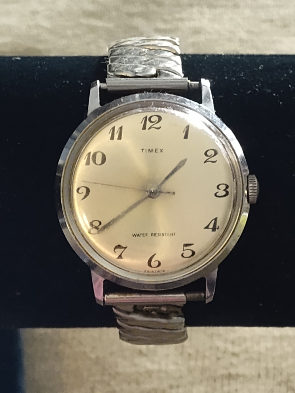 Vintage! Timex Classic Round Silver Tone Watch with Cream Dial